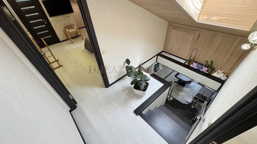 Трьохкімнатна квартира з ремонтом у Гранд Виллас. Газове опалення