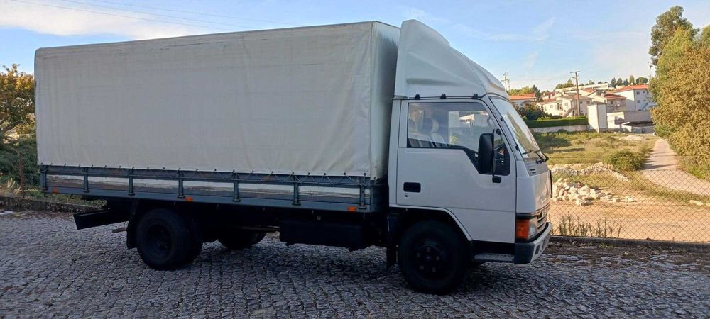 Mitsubishi Canter como nova
