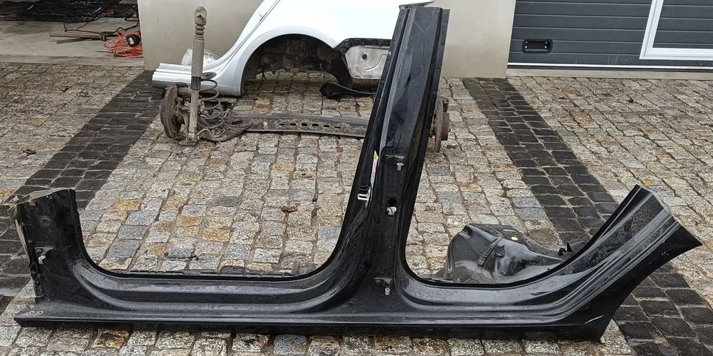 Próg Lewy Audi A3 8V Sportback Słupek Poszycie