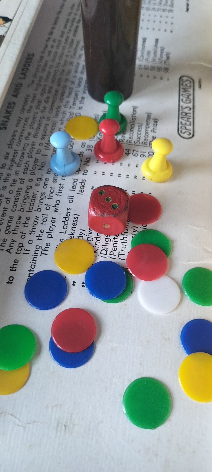Gra planszowa Vintage Spears Ludo z lat 60. Gra rodzinna w stylu retro