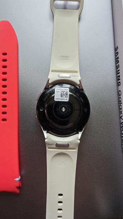 Продам Смарт-годинник Samsung Galaxy Watch6 40mm (Gold) SM-R930NZEASEK