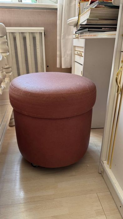 Пуф з еко шкіри.