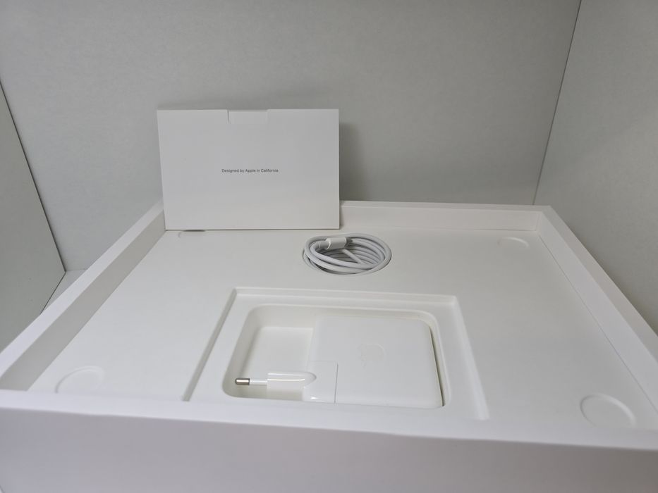 MacBook Pro A1708 • i5 / 8GB / 256GB