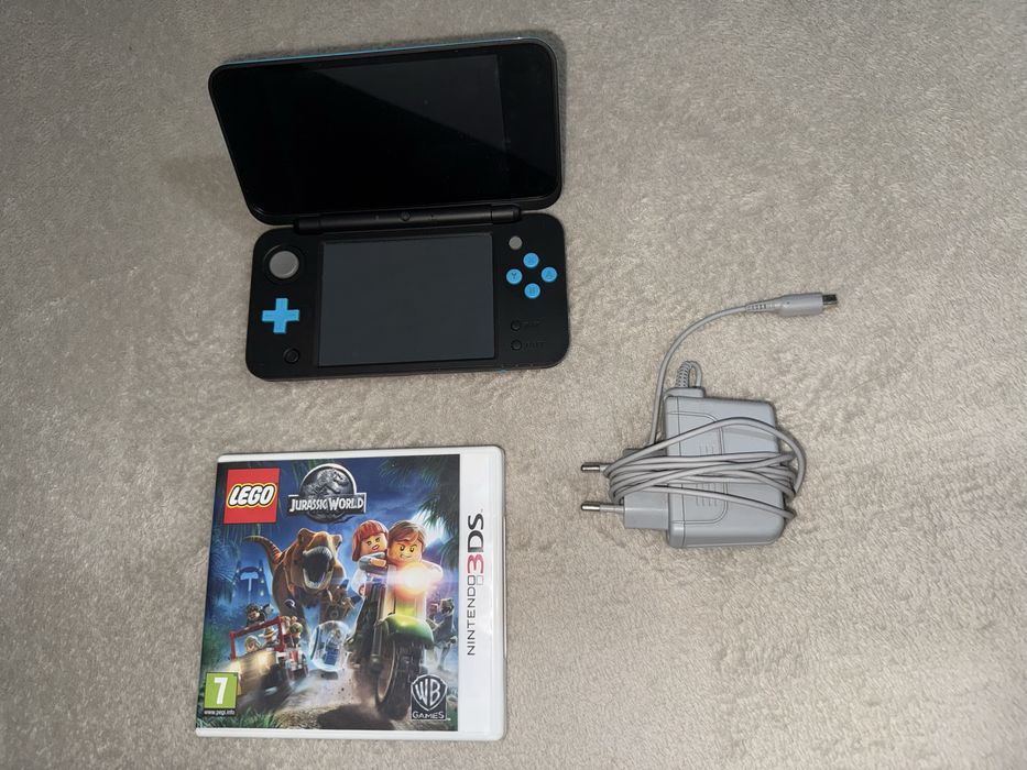 Nintendo 2DS XL + 2 gry + ładowarka
