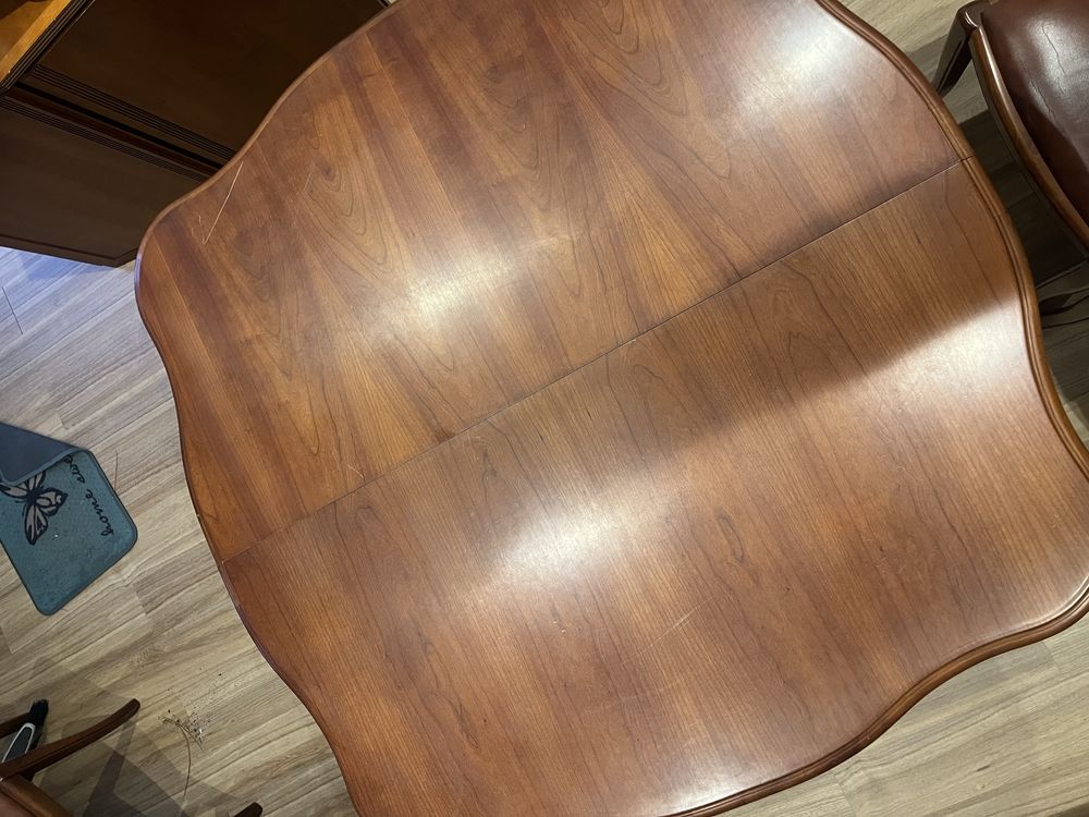 Mesa de jantar em madeira extensivel
