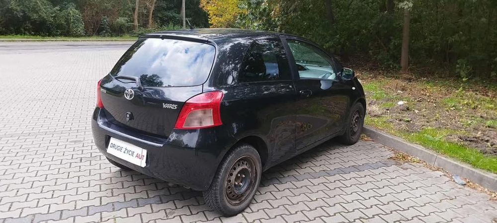 Toyota yaris 1.0 benzyna tani ekonomiczny woz dostawa zamiana skup aut