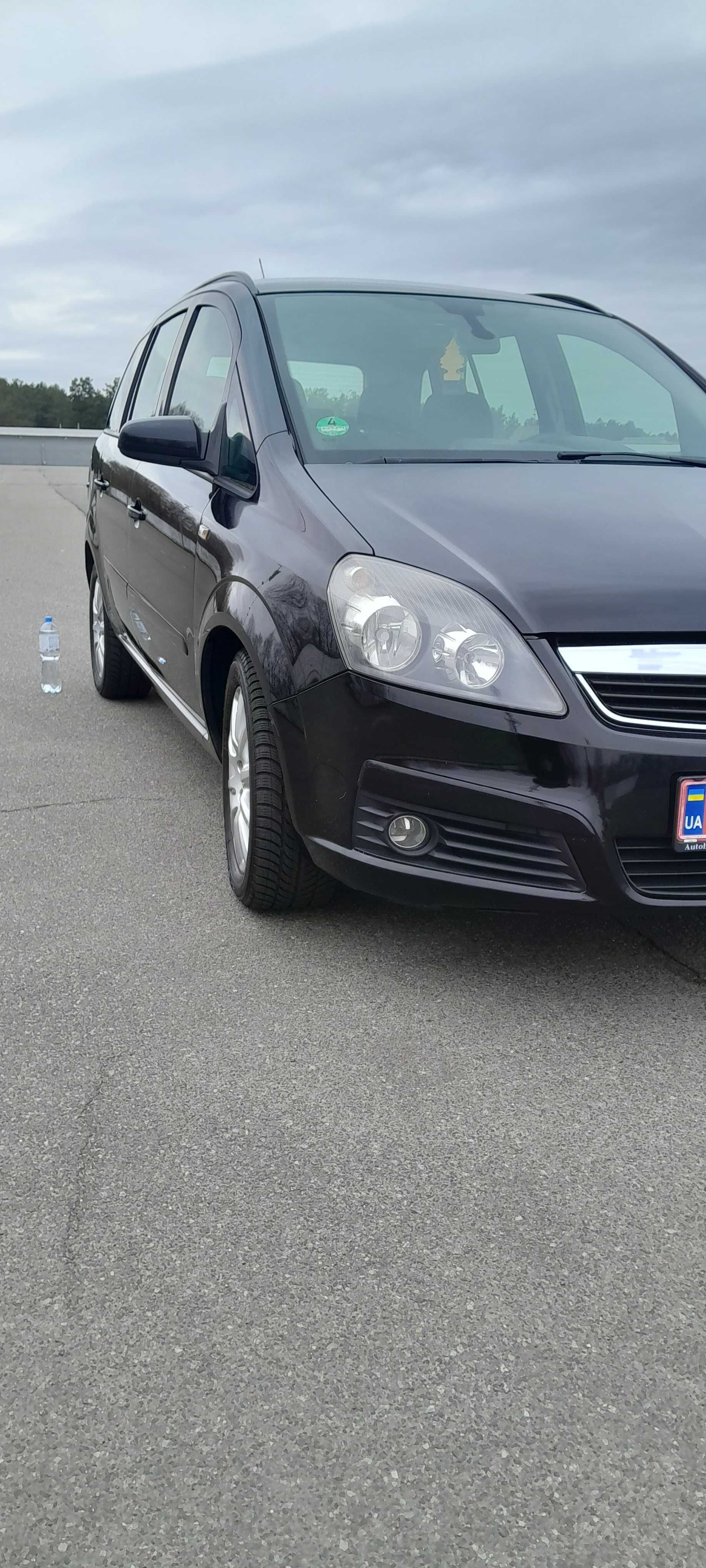 Opel Zafira мінівен