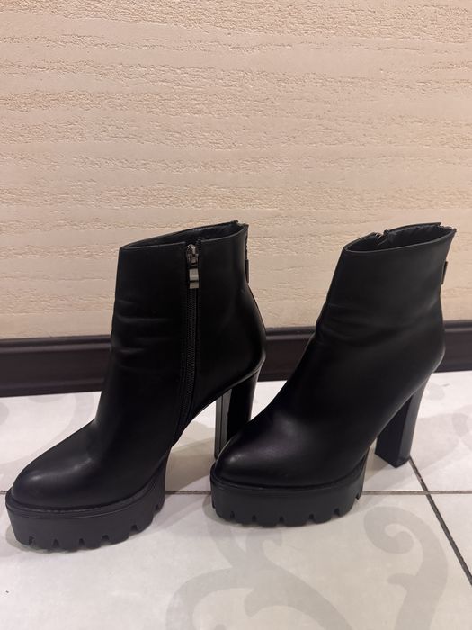 Ботильоны кожанные на каблуке