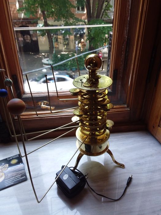 Латуный  макет солнечной  системы