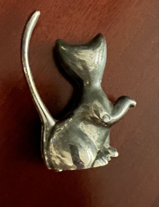 kot, figurka z metalu