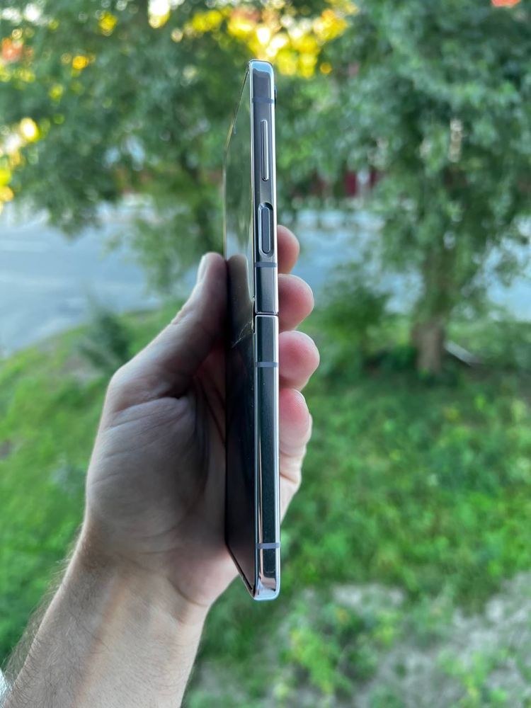 Телефон Samsung GALAXY Z FLIP 5 8/256gb Розбитий екран!