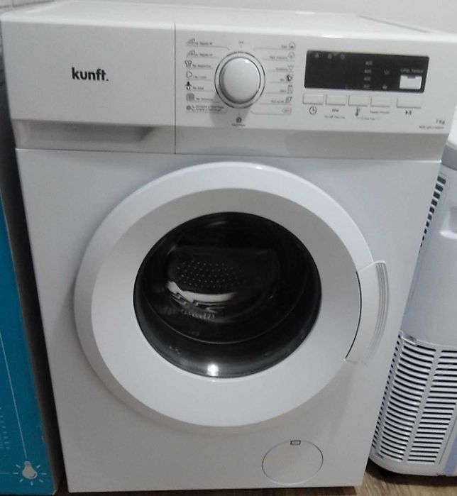 Máquina de lavar roupas Kunft 7kg como nova