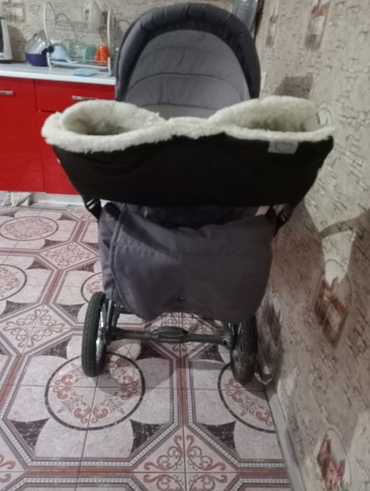 Коляска з люлькою