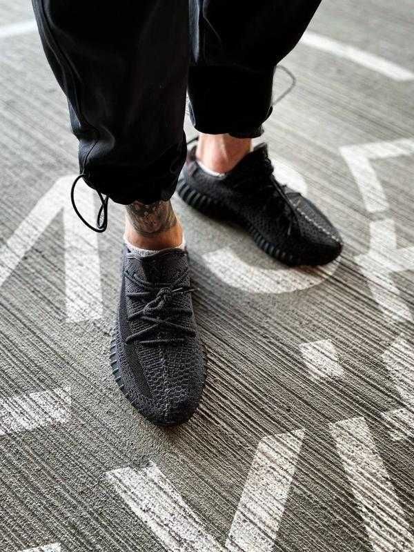 Кросівки весняні для чоловіків. Adidas Yeezy Boost 350 V2 Black Static