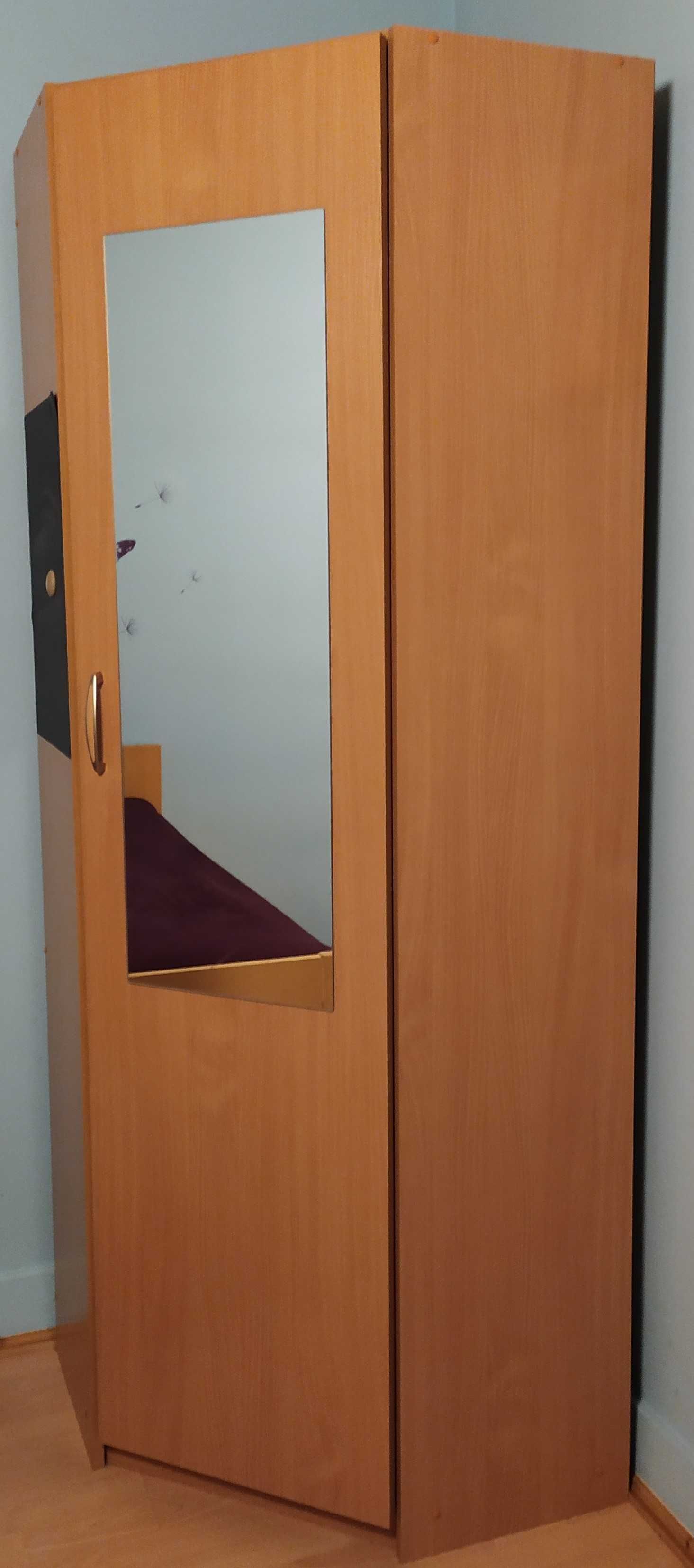 Komoda do pokoju dziecięcego z pólkami