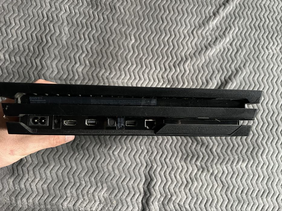 Playstation 4 pro 2 джойстика 2 диска