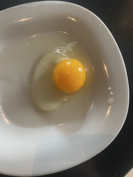 Домашнее куриное яйцо