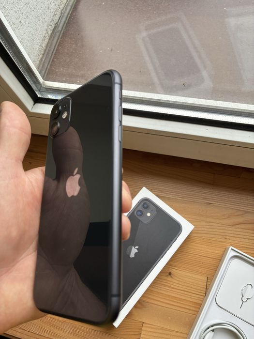 iPhone 11 на 128 + скло (ідеальний стан)