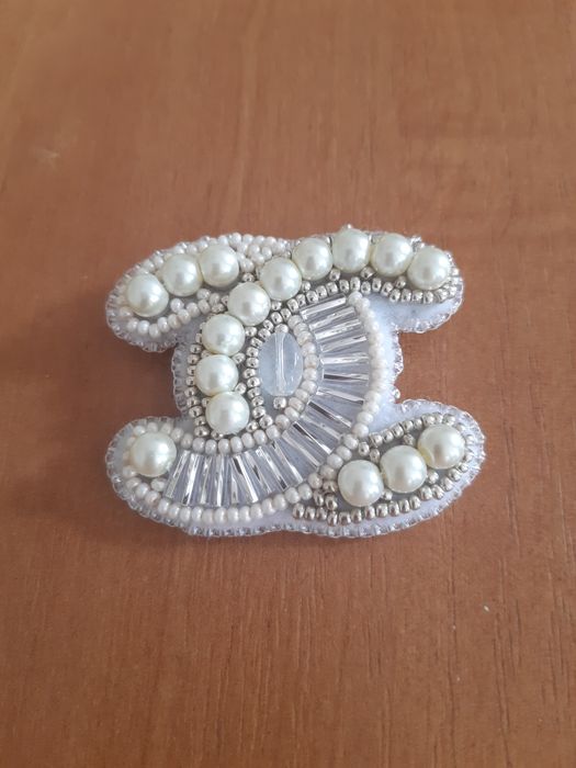 Брошь из бисера "Шанель" Ручная работа