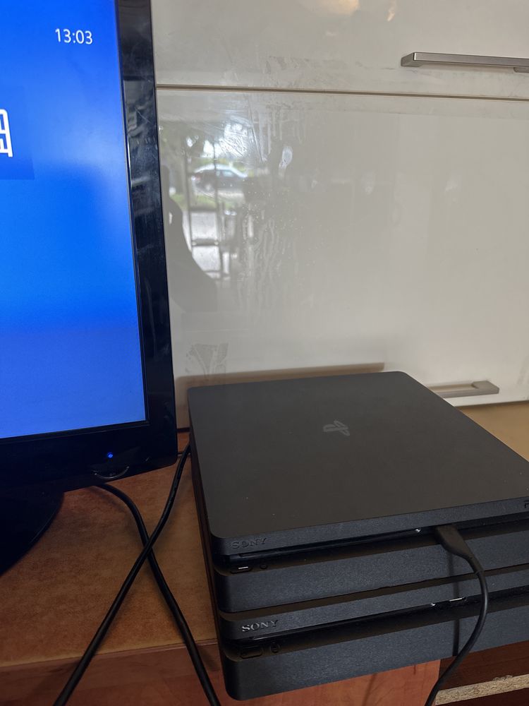 Konsola Ps4 slim 1tb!jak Nowa!+Fortnite komplet stacja oryginalne pady