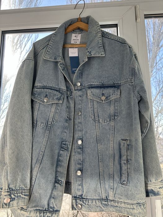 Жіноча джинсова куртка