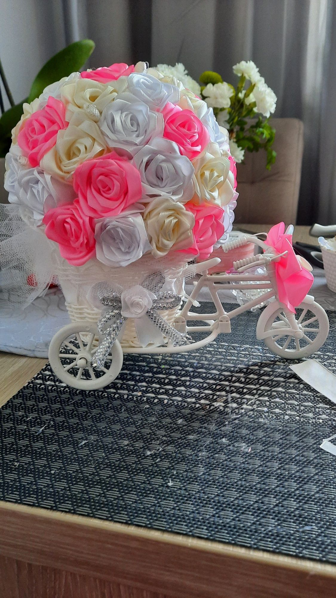 Rowerek z różyczkami