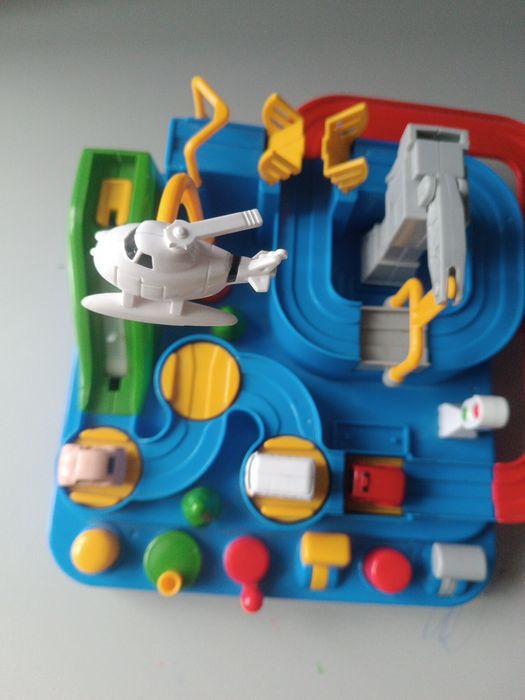 Трек з маленькими машинками