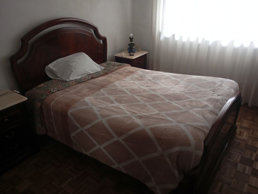 Mobília de quarto composto de cama de casal 1,40x1,90,