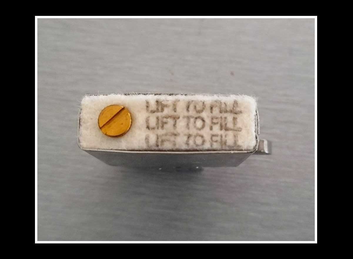 * Isqueiro ZIPPO *
