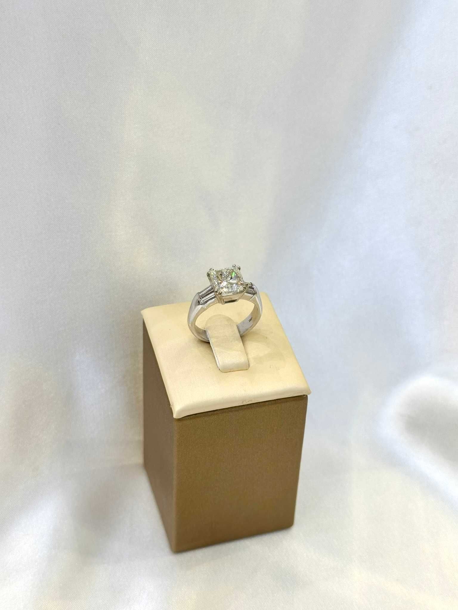 Pierścionek z diamentami naturalnymi 3.50  CT