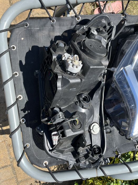 Lampy reflektory przednie lewa prawa komplet Toyota Rav4 hybrid IV lif