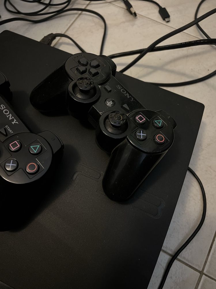 Playstation 3 com comando e jogos!