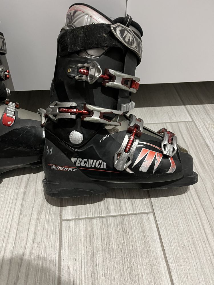 Buty narciarskie tecnica unisex 39 czarne czerwone stan dobry