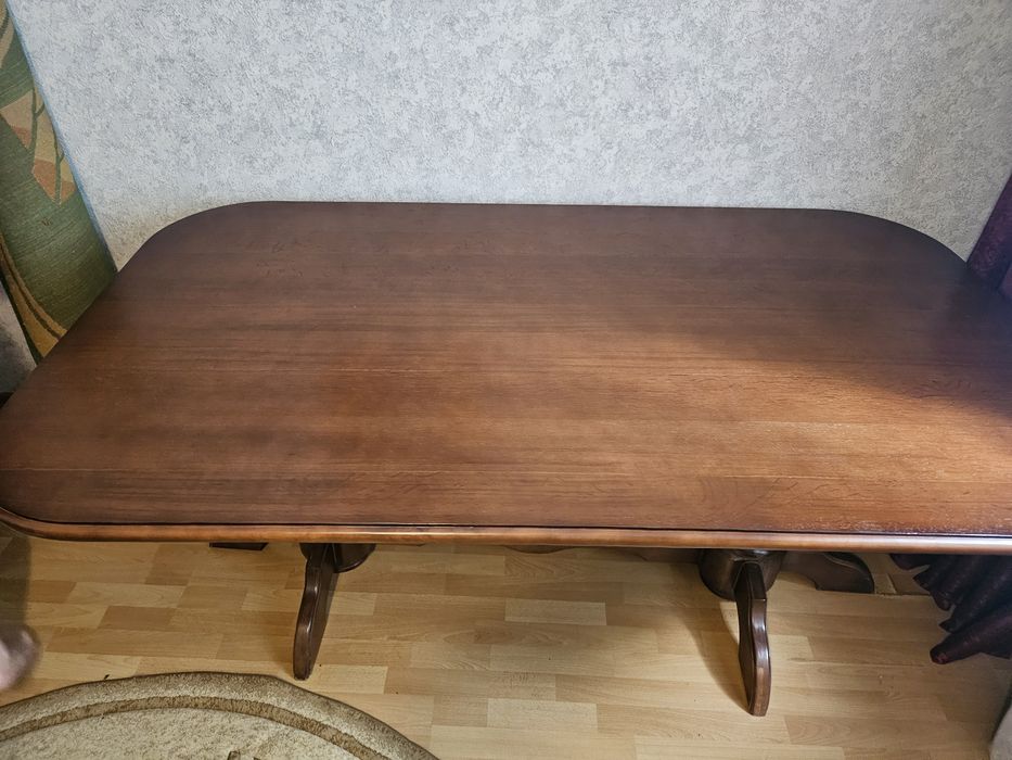 Стіл дерев'яний для обіду