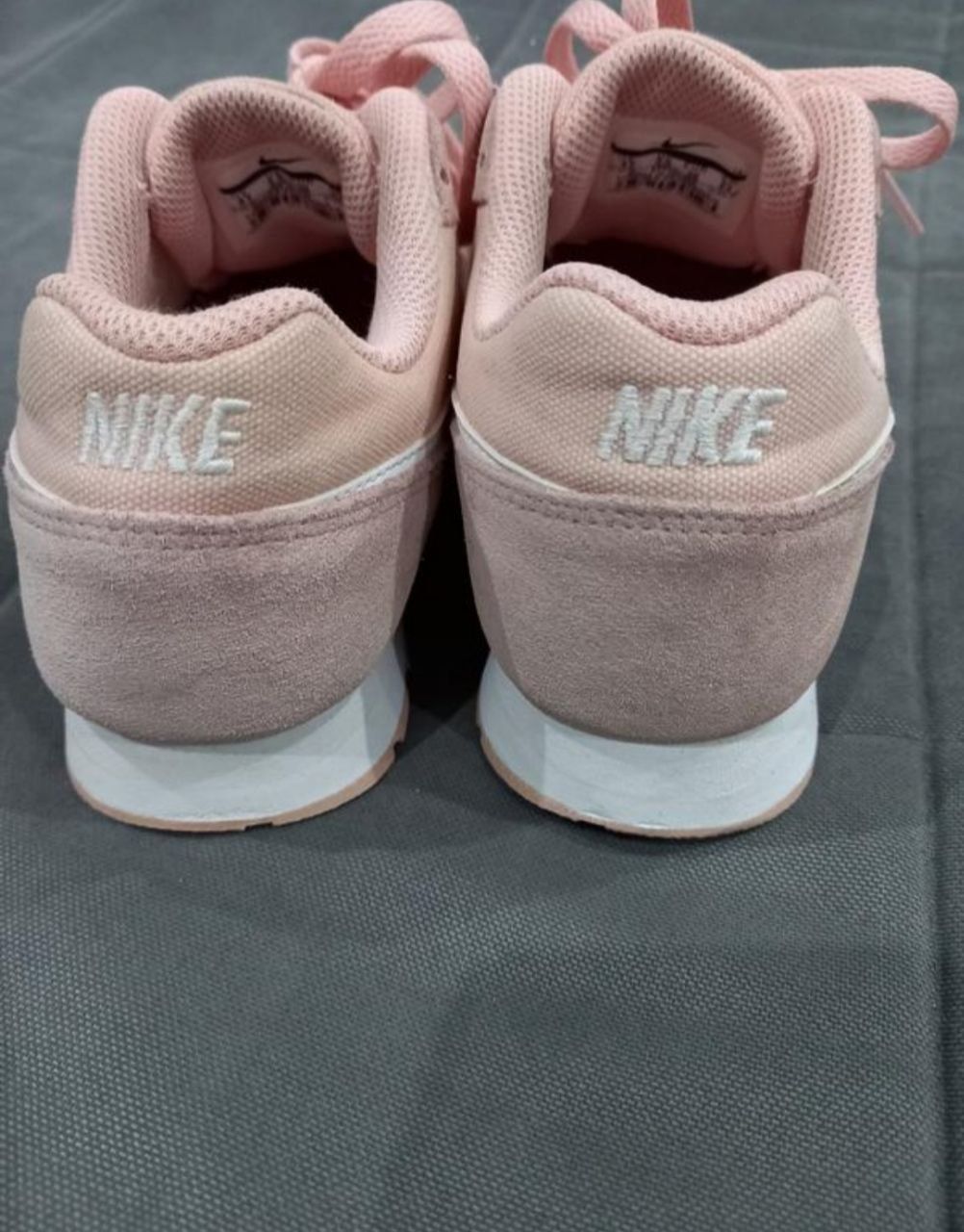 Кросівки на дівчинку Nike