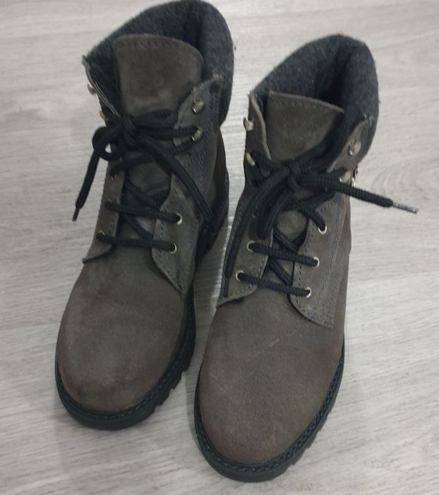 Взуття шкіра, нубук  38 р., (маломірять 37р ) довж. уст. 24 см