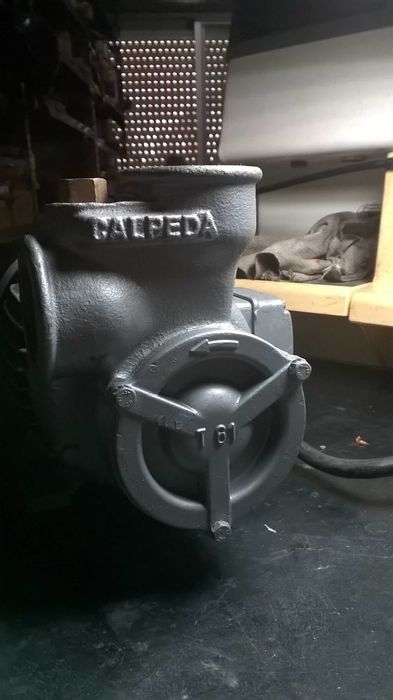 bomba de água trifásica