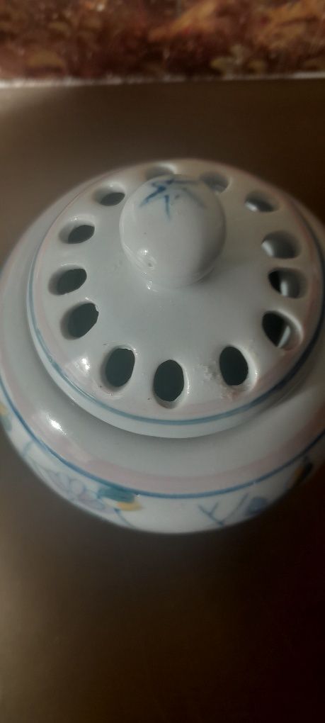 Pojemnik porcelanowy na czosnek