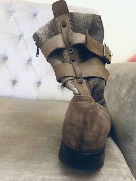 botas muito originais tipo motard ou aviador (Paul May)