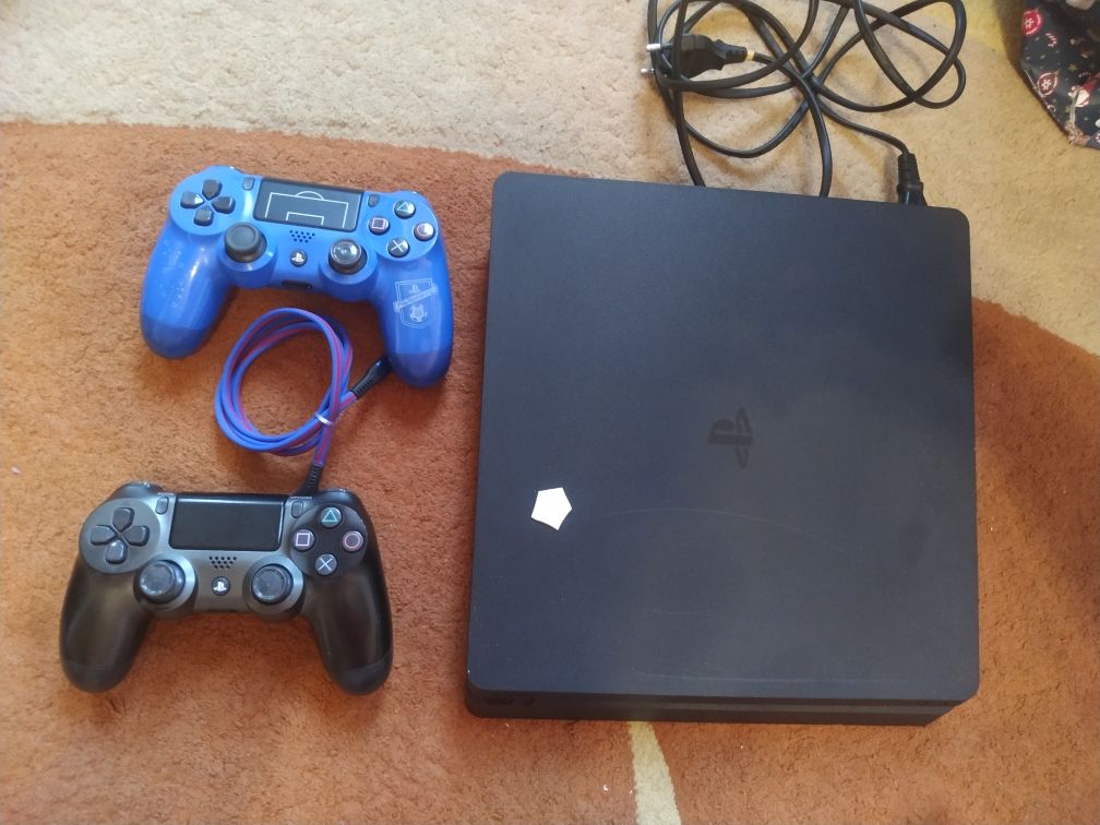 Sony PlayStation 4 slim