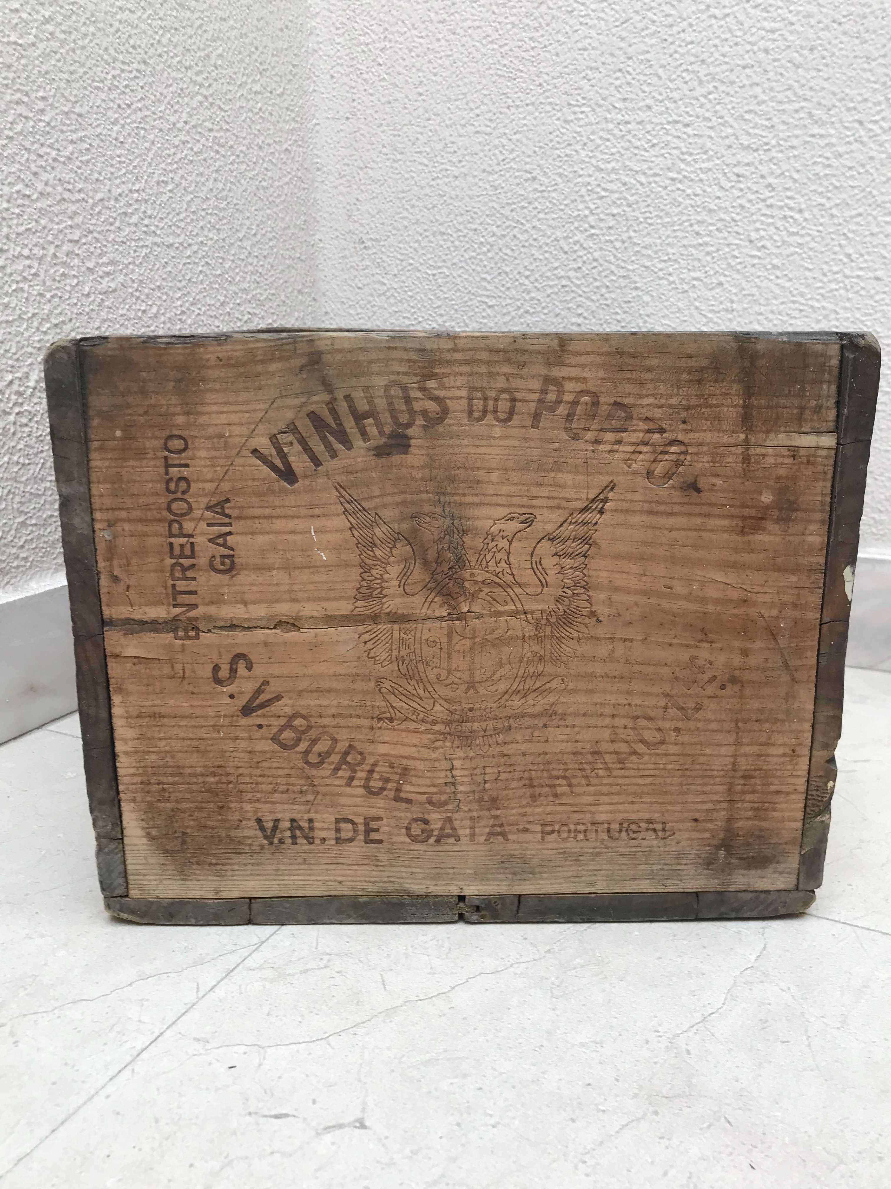 Caixa antiga de madeira, para vinho do Porto marca Borges