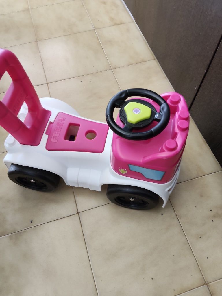 Carrinho ambulância