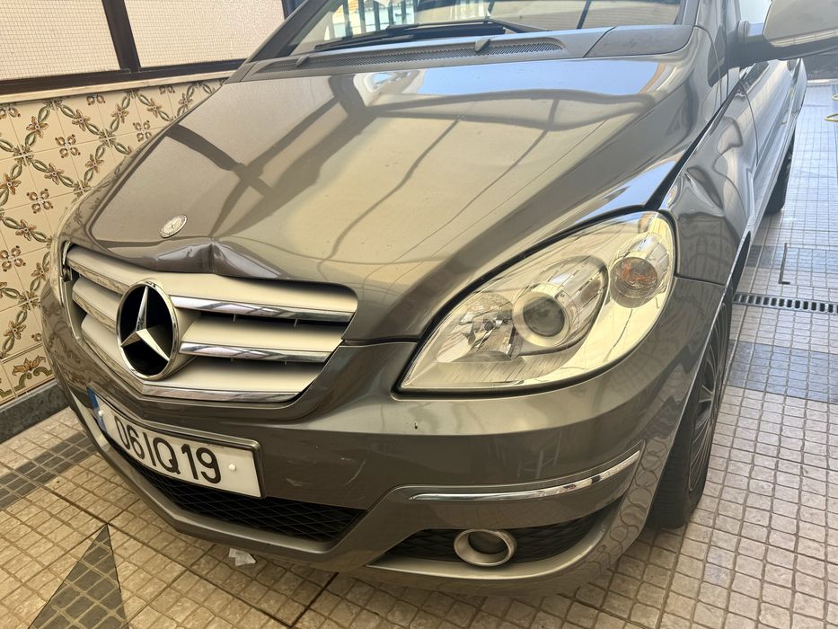 Mercedes Benz B180