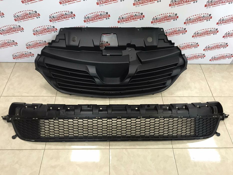 Решетка радиатора бампера Renault Trafik 14- оригинал