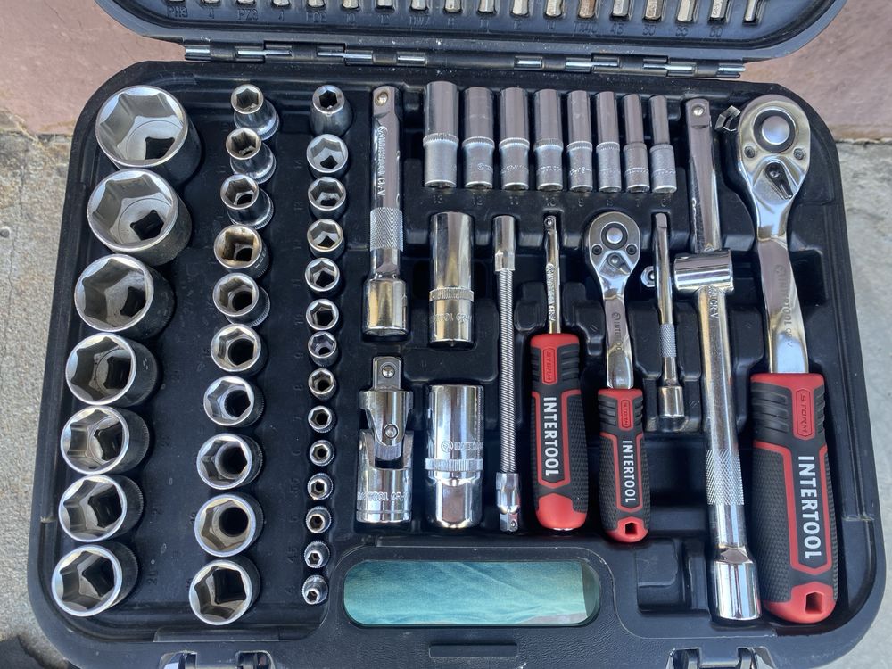 Набор инструментов Intertool 111 ед., STORM, 1/2", 1/4", Cr-V