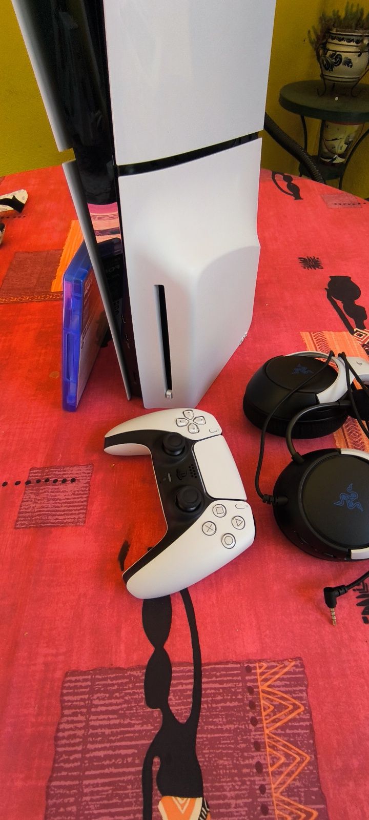 PlayStation 5 Slim 1 TB, comando, jogo e headset como novo, usado 1 ve