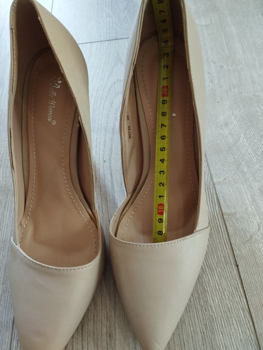 Beżowe szpilki półbuty czółenka buty Belle 39 obcas