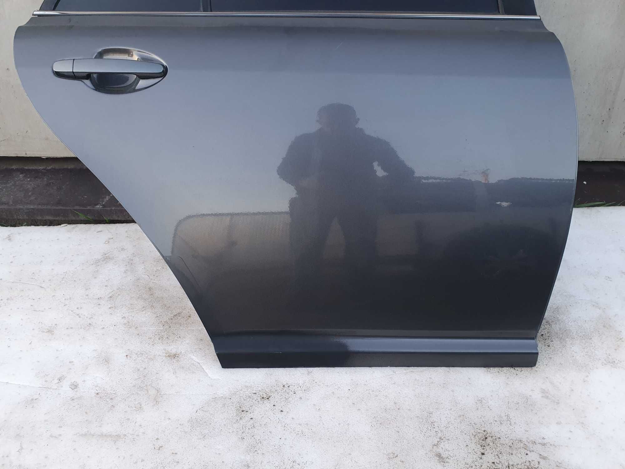 Drzwi prawe tył tylne Toyota Avensis t25 2 II kombi lakier 1G3  szyba