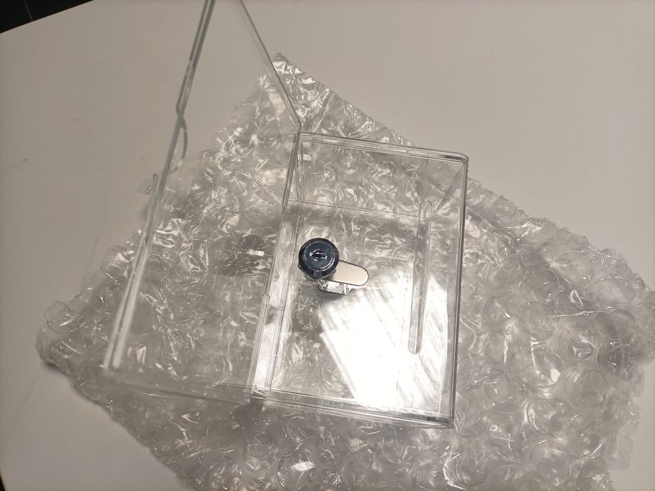 Caixas em acrílico novas. Caixas de sugestões, donativos.