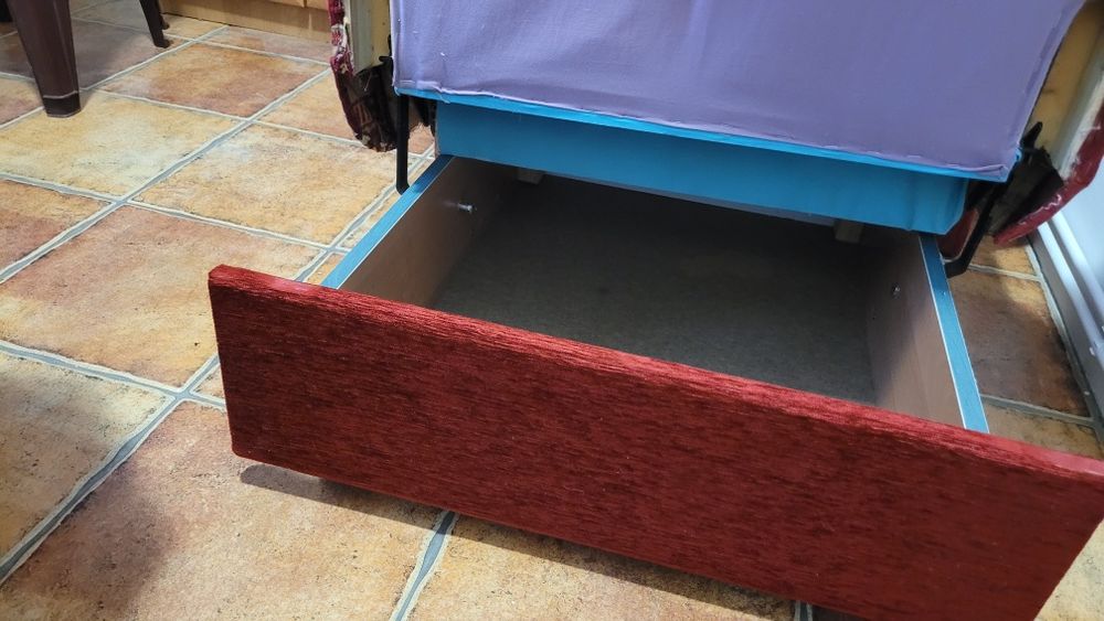 Kanapa/ wersalka z pojemnikiem na pościel